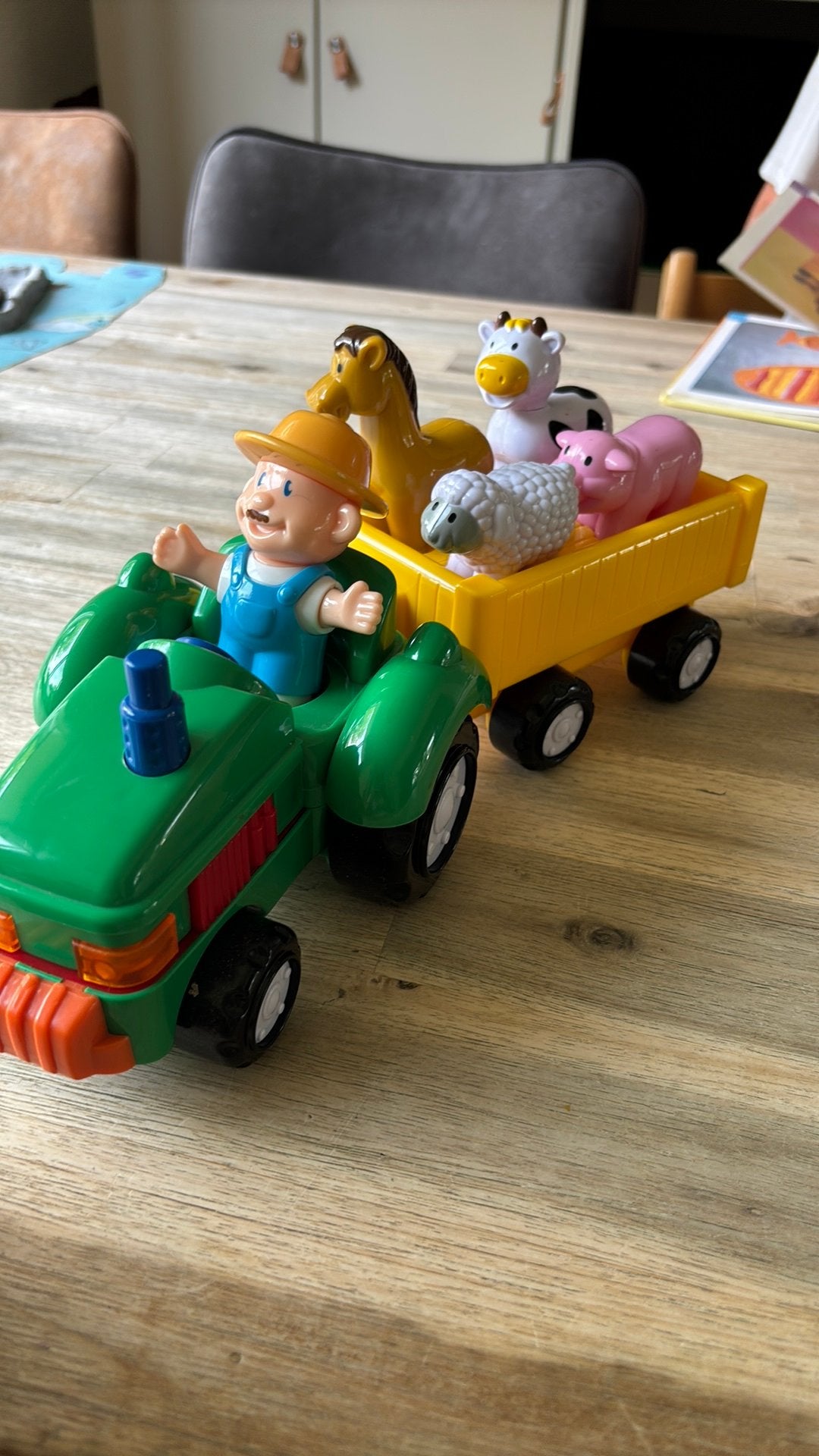 Tractor met boer - aanhanger met diertjes (licht en geluid), Ophalen, Gebruikt