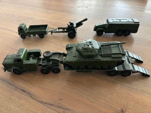 Legervoertuigen Dinky Toys, Hobby en Vrije tijd, Modelauto's | 1:43, Ophalen, Gebruikt, Overige typen, Dinky Toys