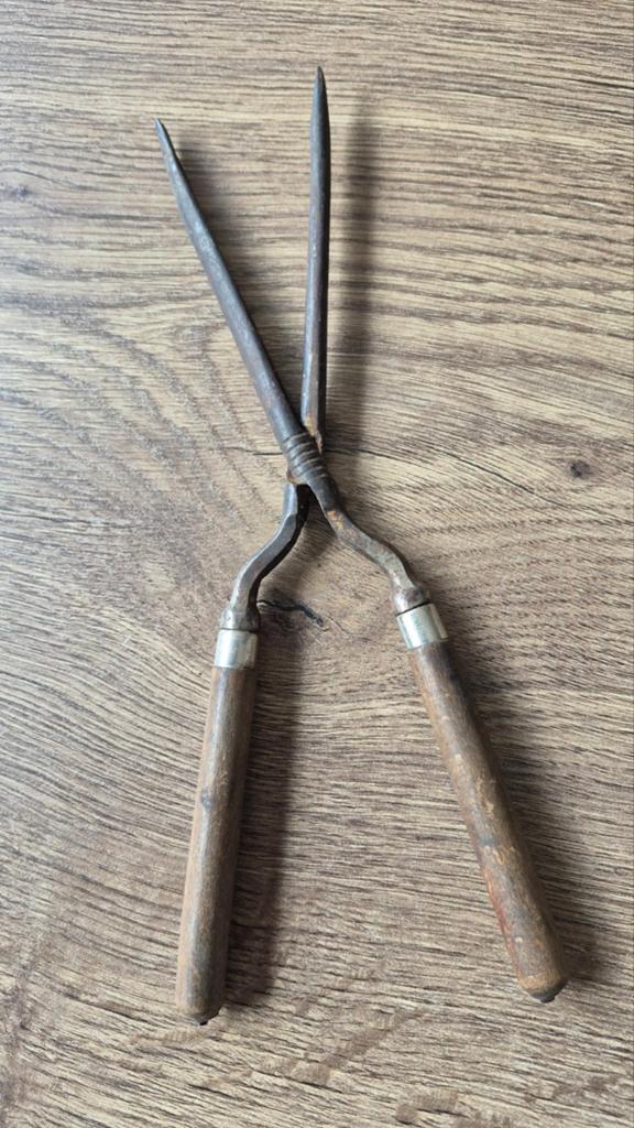 Antieke krultang met houten handvatten - Decoratief item, Ophalen of Verzenden