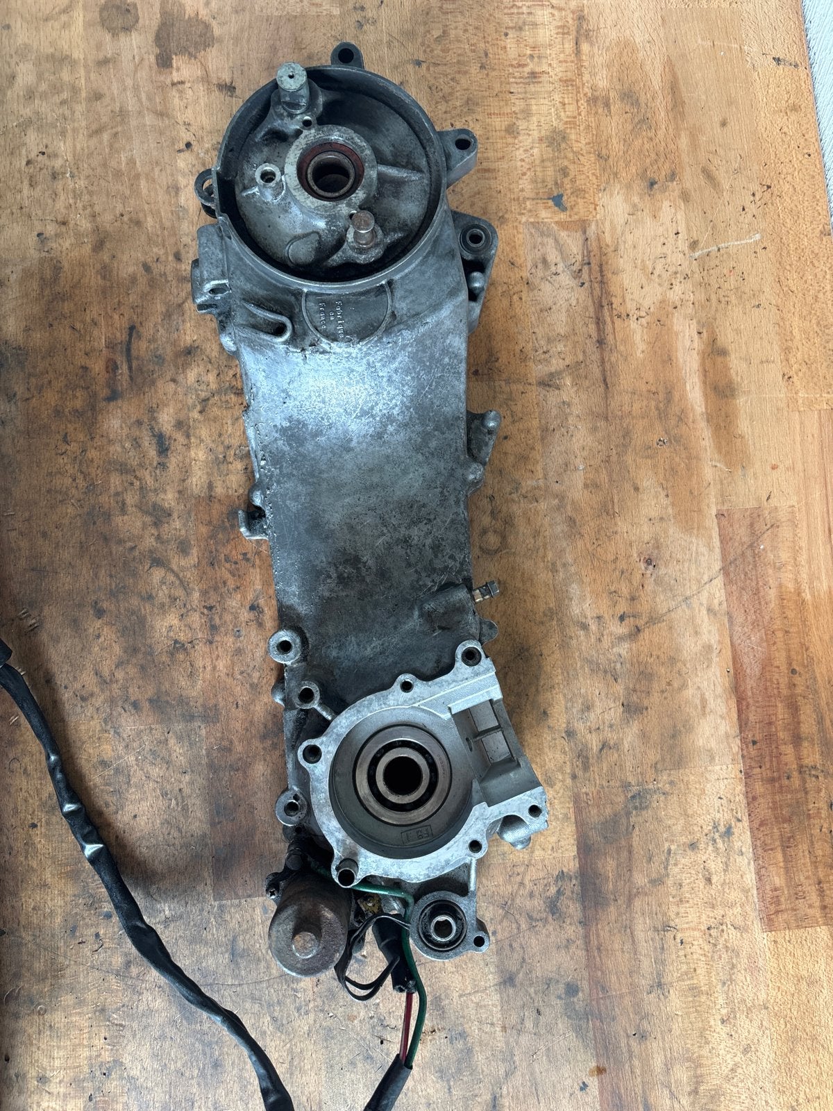 Grote carterhelft Peugeot verticaal (Speedfight/Vivacity), Fietsen en Brommers, Ophalen of Verzenden, Gebruikt, Blok, Peugeot