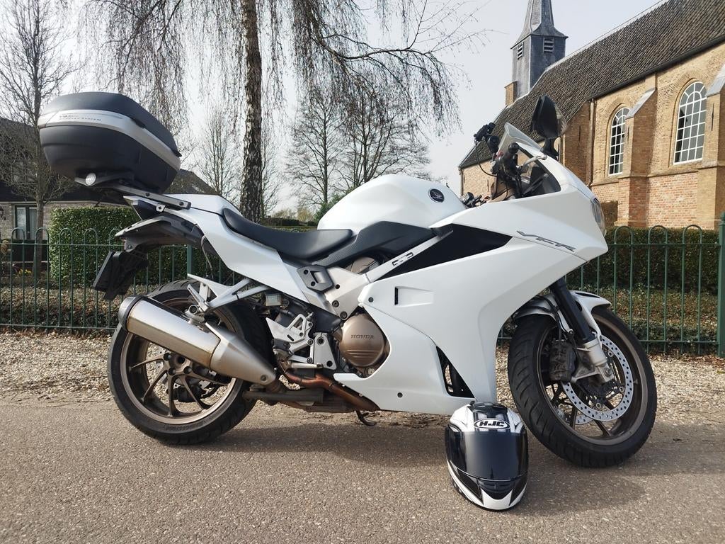 Rijden maar!! Met deze Smetteloze Honda VFR800 V-tec, LED Verlichting, Occasion, 4 cilinders, Motorrijbewijs A