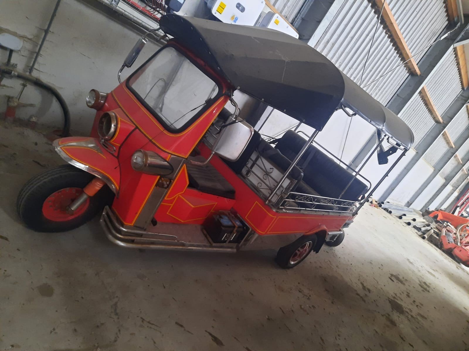 Thaise tuktuk met werk, Ophalen, Gebruikt