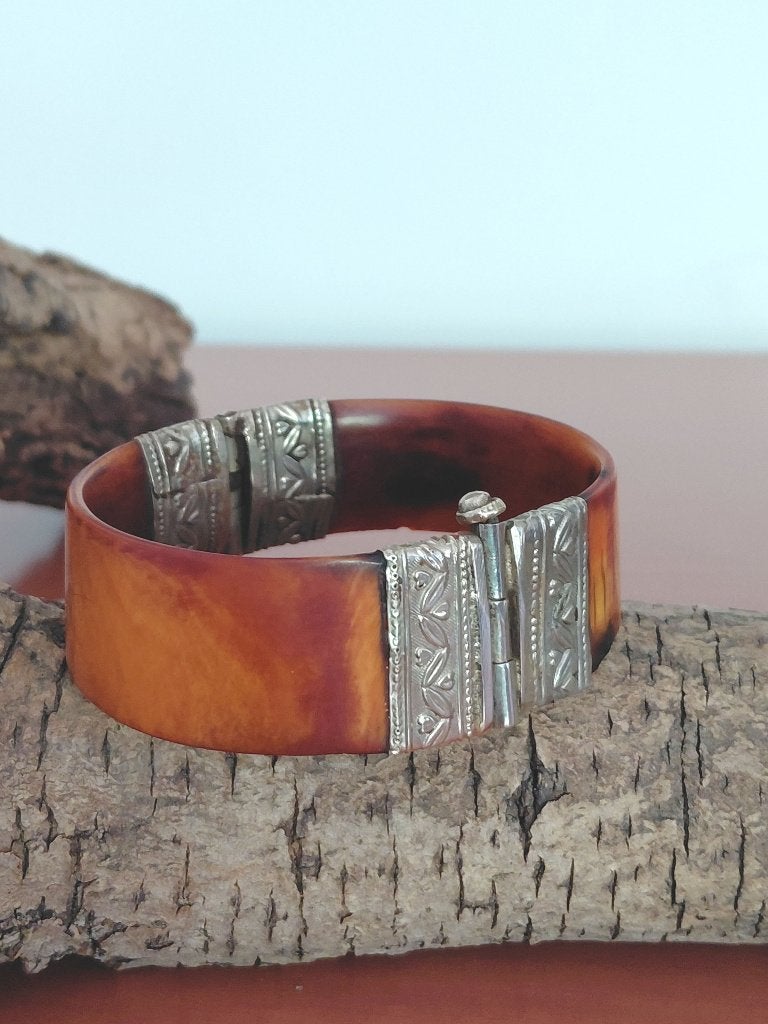 Vintage India armband met zilverbeslag., Verzenden, Zilver, Armband
