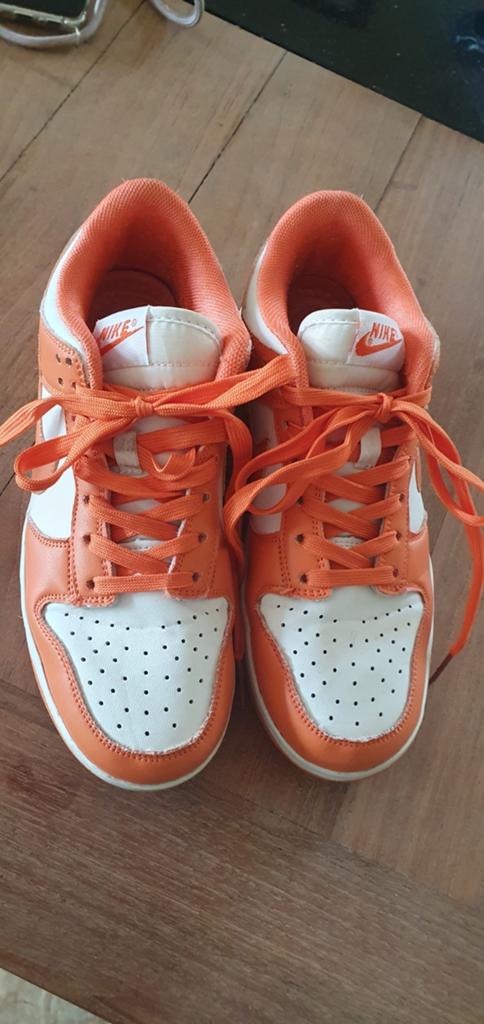Nike dunks laag model wit/oranje maat 39, Ophalen of Verzenden, Zo goed als nieuw, Wit, Sneakers of Gympen