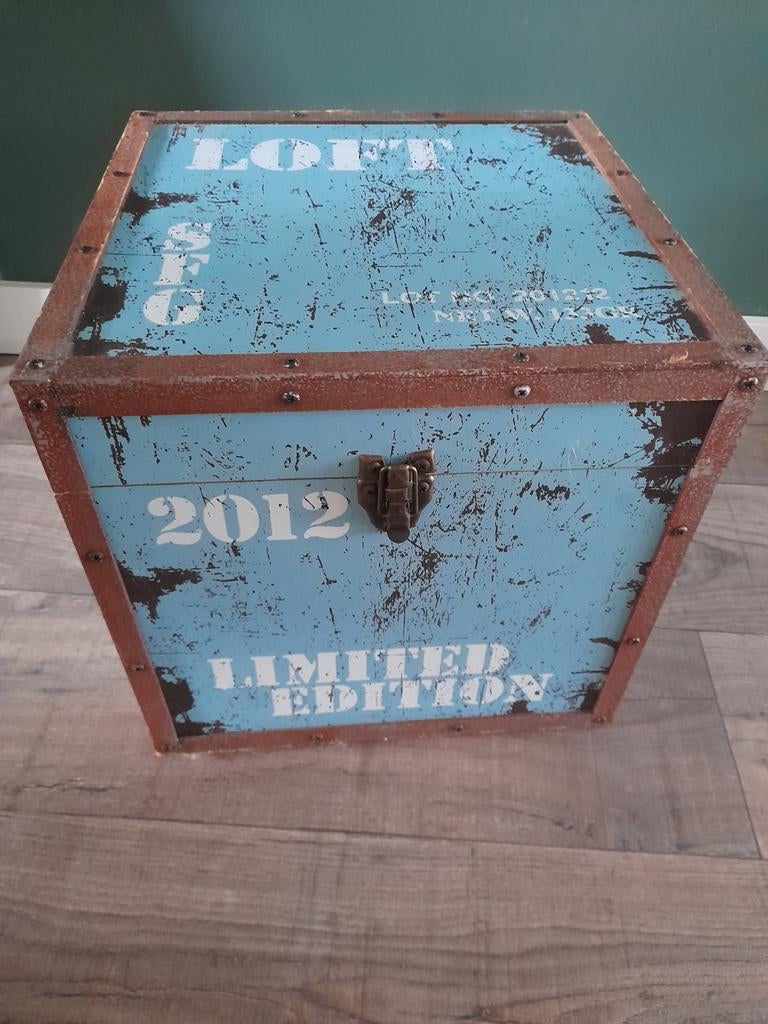 Houten kist met blauwe opdruk, Ophalen of Verzenden, 50 tot 100 cm, Minder dan 50 cm, Minder dan 50 cm