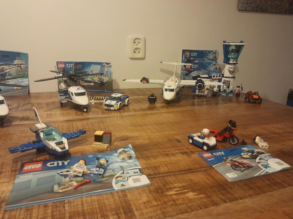 Lego city politie luchtmachtbasis, uitgebreide set., City, Lego, Ophalen of Verzenden, Zo goed als nieuw
