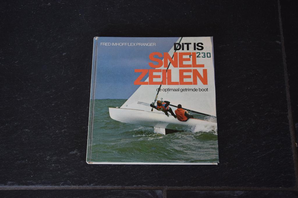 Snel zeilen FD | Sturen | Bemannen om te winnen, Ophalen of Verzenden, Gelezen, Watersport en Hengelsport