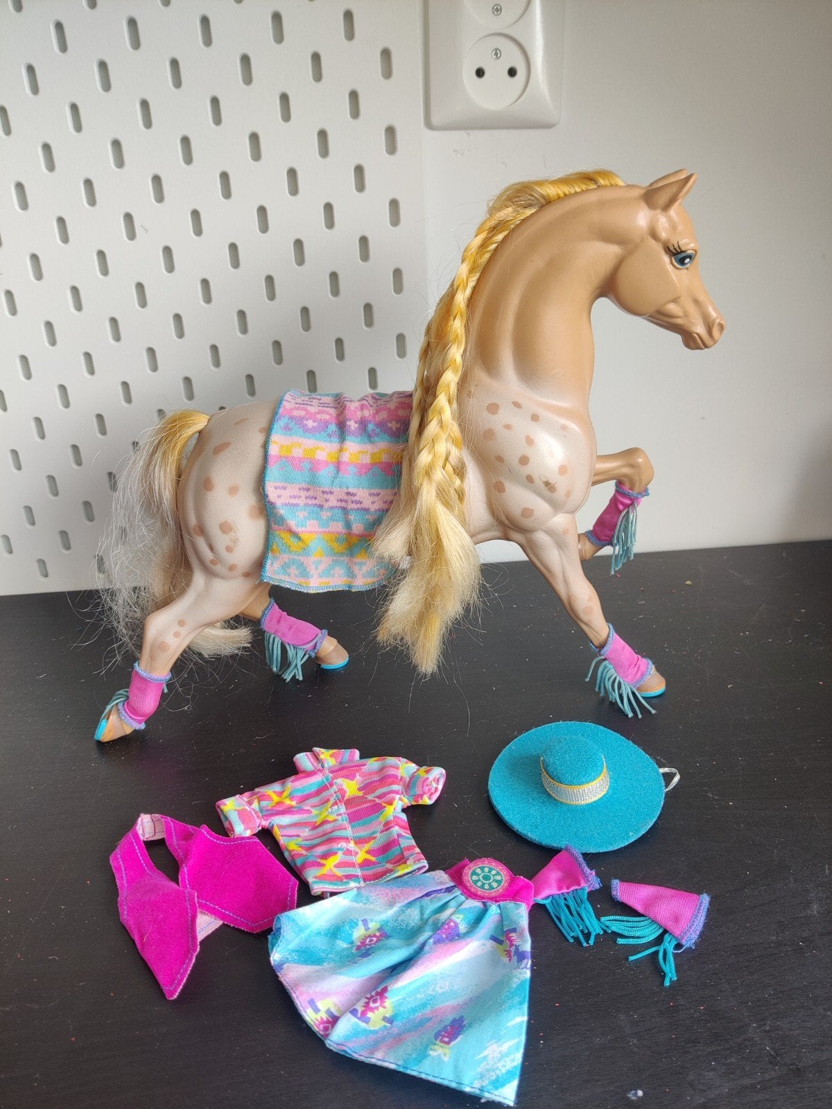 1989 Western Fun Barbie Sun Runner Paard en mode kledingset, Ophalen of Verzenden, Gebruikt, Meisje