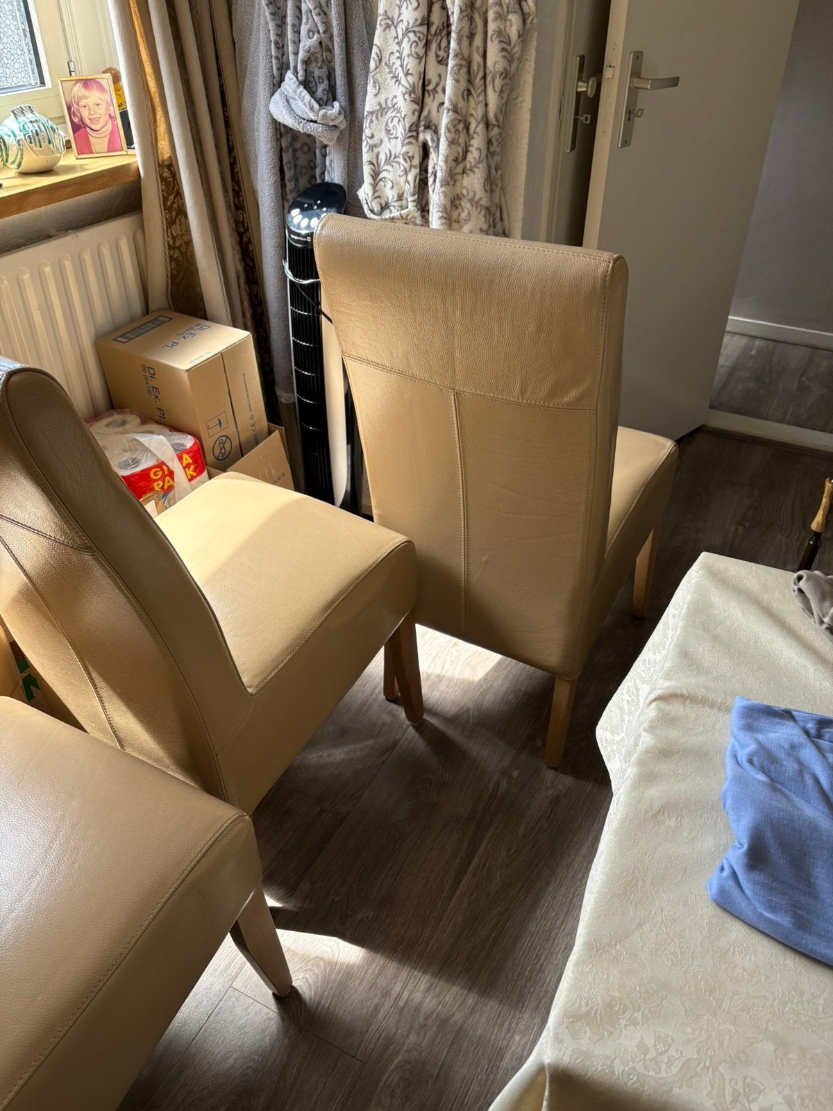 4 rundlederen stoelen met eiken whitewash poten, Ophalen, Modern klassiek, Leer, Zo goed als nieuw