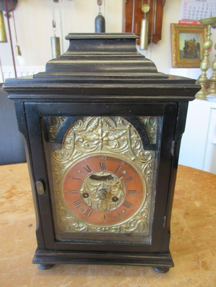 Oer 10942 ANTIEK 18e eeuws Weens tafelklokje met spillegang, Antiek en Kunst, Ophalen