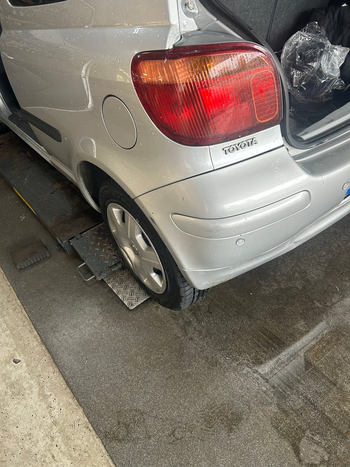 Toyota Yaris linker achterlicht compleet - Bouwjaar 2004, Auto-onderdelen, Verlichting, Ophalen, Gebruikt, Toyota