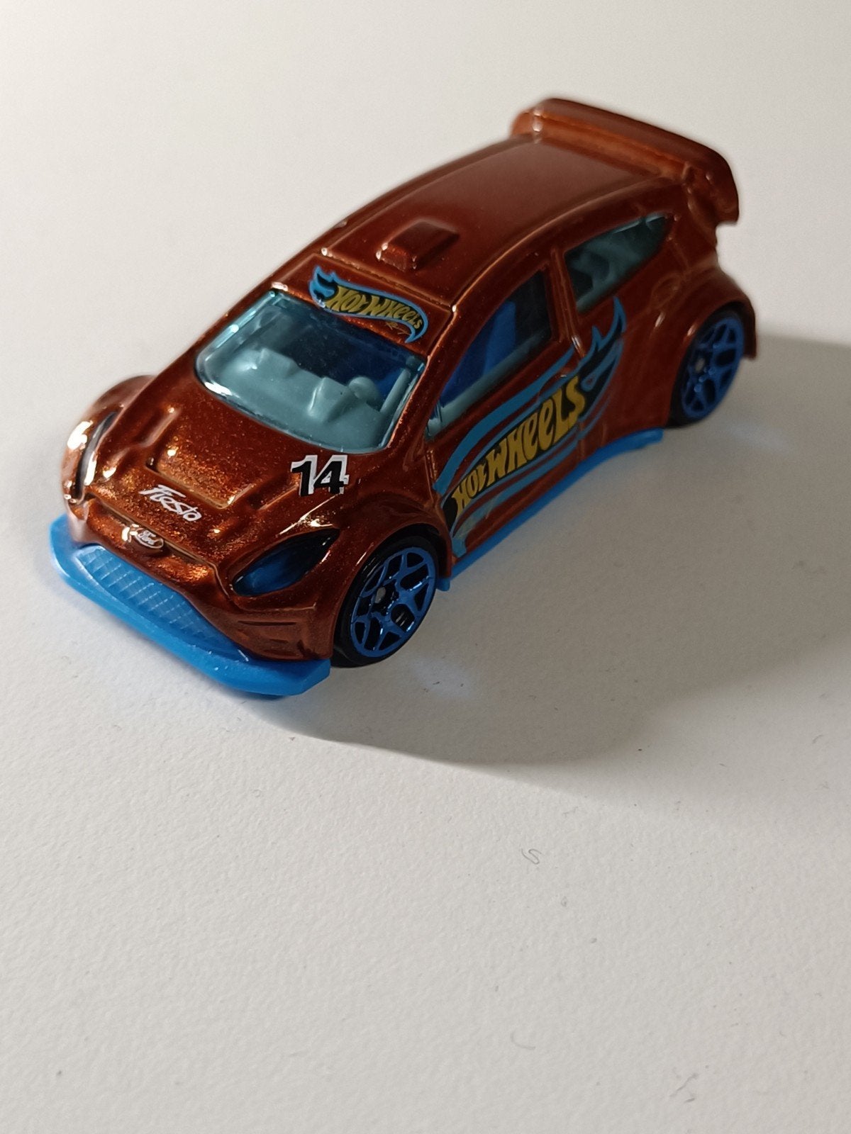 Hot Wheels Ford Fiesta RS - Bruin met blauwe accenten, Ophalen of Verzenden, Zo goed als nieuw, Auto