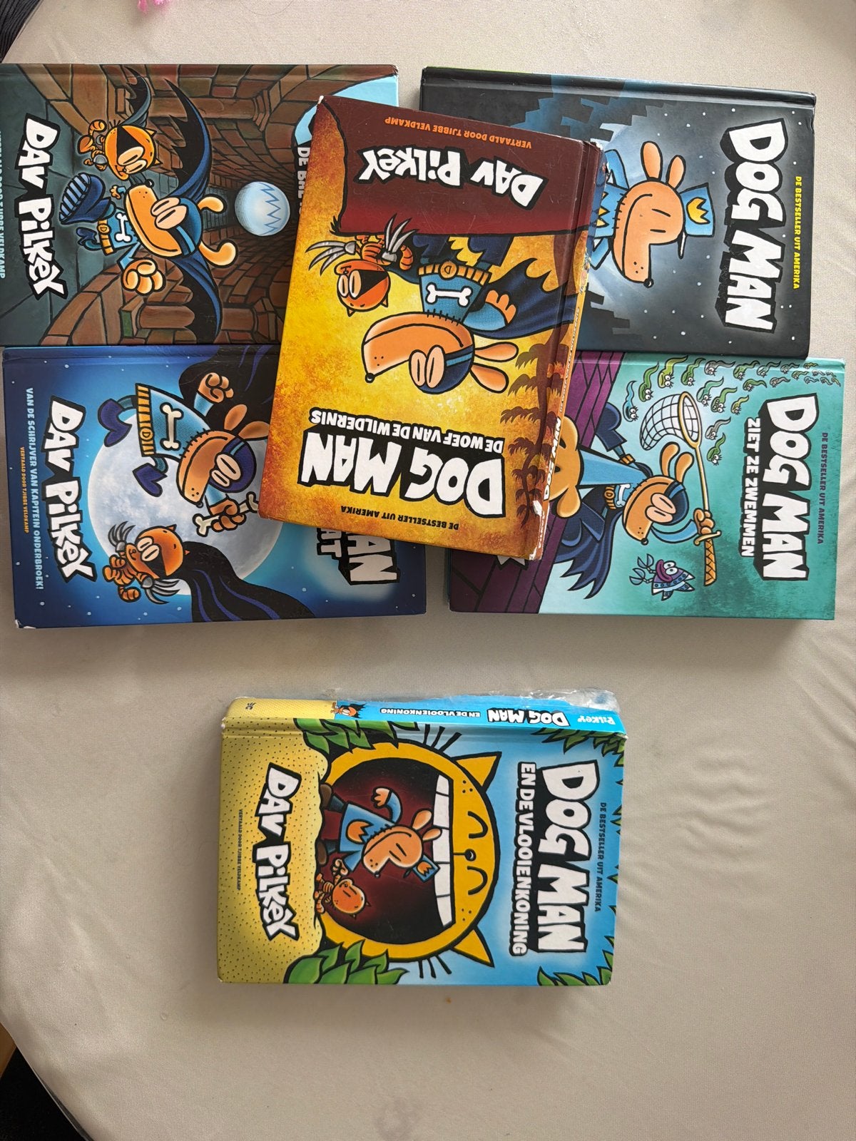 Dog Man boeken + De Vlooienkoning gratis (6 boeken), Ophalen of Verzenden, Gelezen, Fictie algemeen