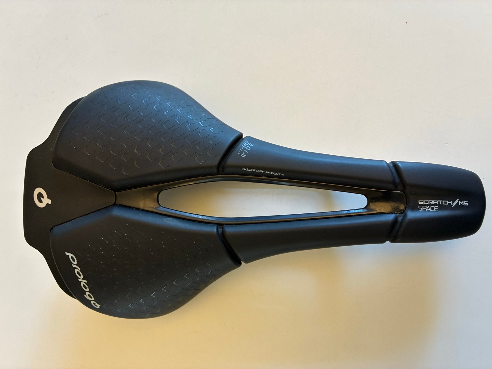 Luxer Zadel Prólogo Scratch M5 147 Wide, Fietsen en Brommers, Kunststof, Ophalen of Verzenden, Zo goed als nieuw, Zadel