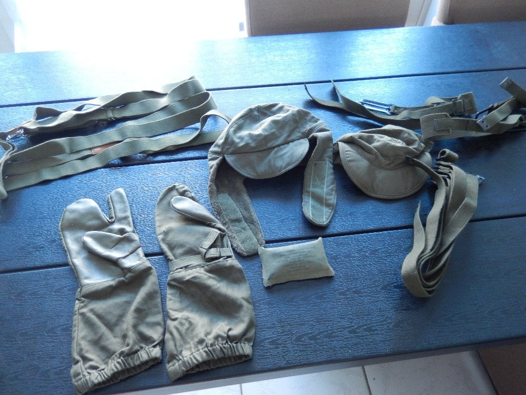 Diverse leger riemen/bretels/mutsen, Ophalen, Landmacht, Nederland