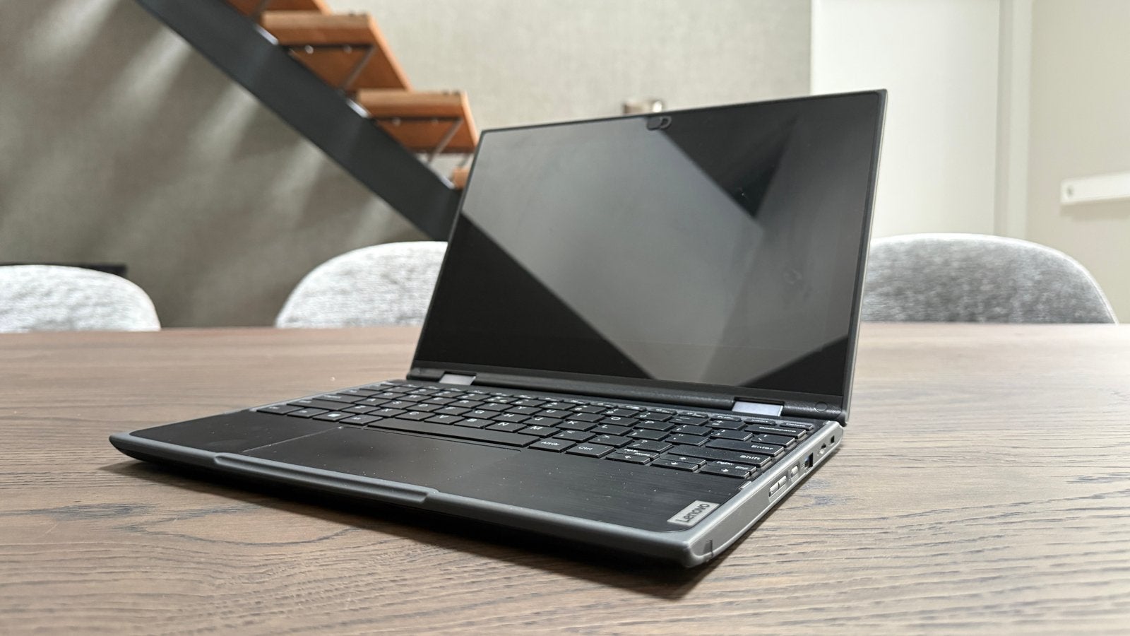Lenovo 300e 2nd Gen - Goede staat met oplader en hoes, Computers en Software, Windows Laptops, Gebruikt, 2 tot 3 Ghz, Qwerty, Ophalen of Verzenden