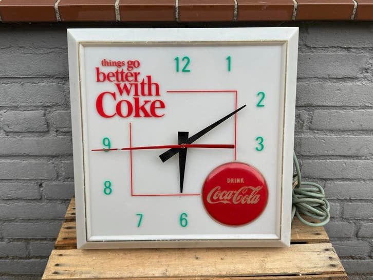 Vintage Coca-Cola Wandklok - 'Things Go Better With Coke', Ophalen, Gebruikt, Gebruiksvoorwerp, .