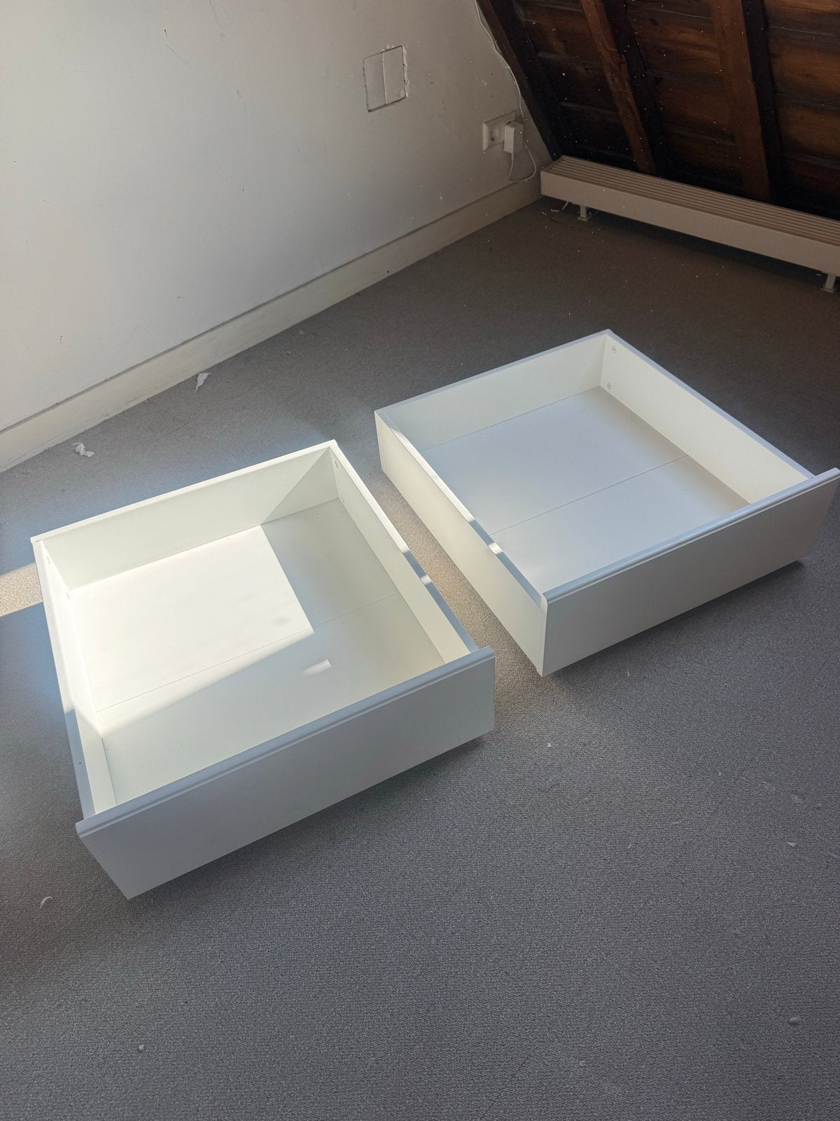 Witte ikea bedlade op wieltjes, Ophalen, 1 of 2 laden, 50 tot 100 cm, Zo goed als nieuw