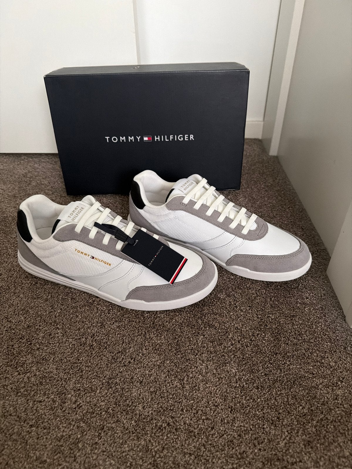 Tommy Hilfiger schoenen maat 43, Wit, Nieuw, Ophalen of Verzenden, Sneakers of Gympen