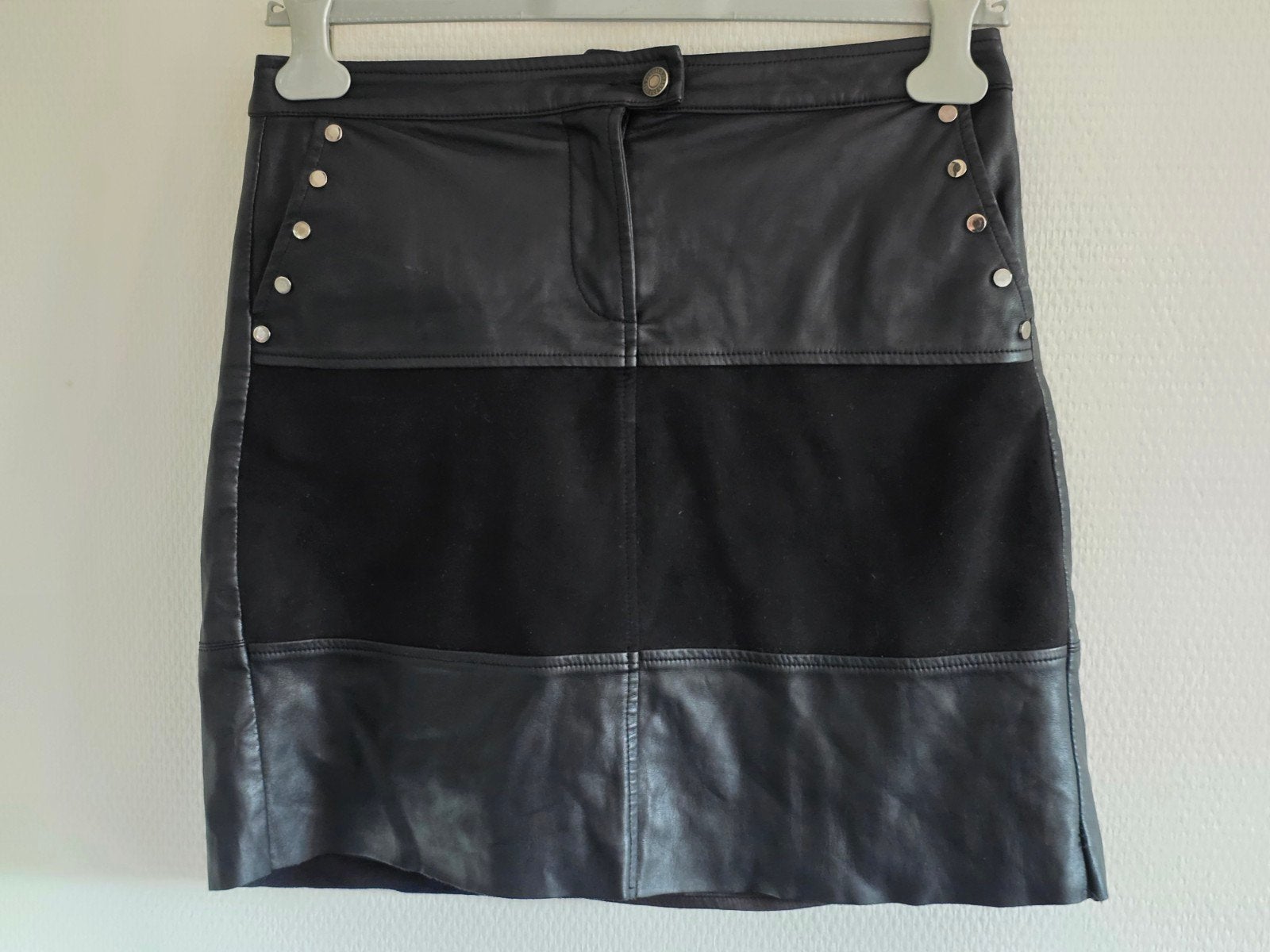 Esqualo Zwart Faux Leren Rokje Maat 40, Kleding | Dames, Rokken, Maat 38/40 (M), Zwart, Esqualo, Ophalen of Verzenden