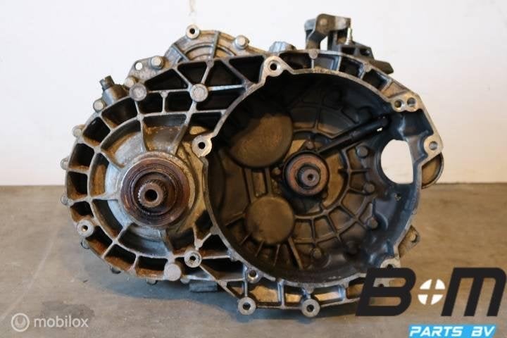 Handgeschakelde 6-bak VW Transporter T5 KPE 0A5300044S, Gebruikt