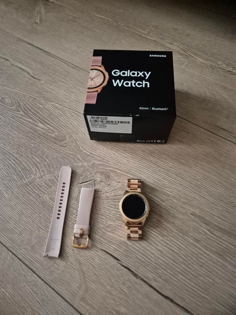 Samsung Galaxy Watch 42mm Roségoud met extra bandje, Sieraden, Tassen en Uiterlijk, Smartwatches, Ophalen of Verzenden, Zo goed als nieuw