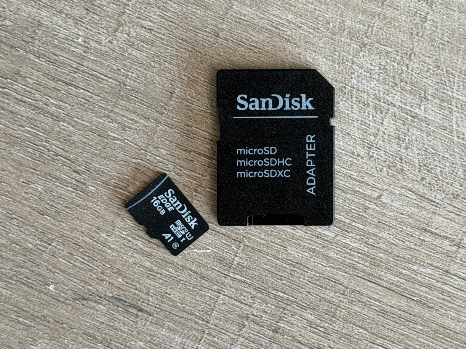 SanDisk Edge microSDHC 16GB met adapter, MicroSDHC, Videocamera, Ophalen of Verzenden, Zo goed als nieuw