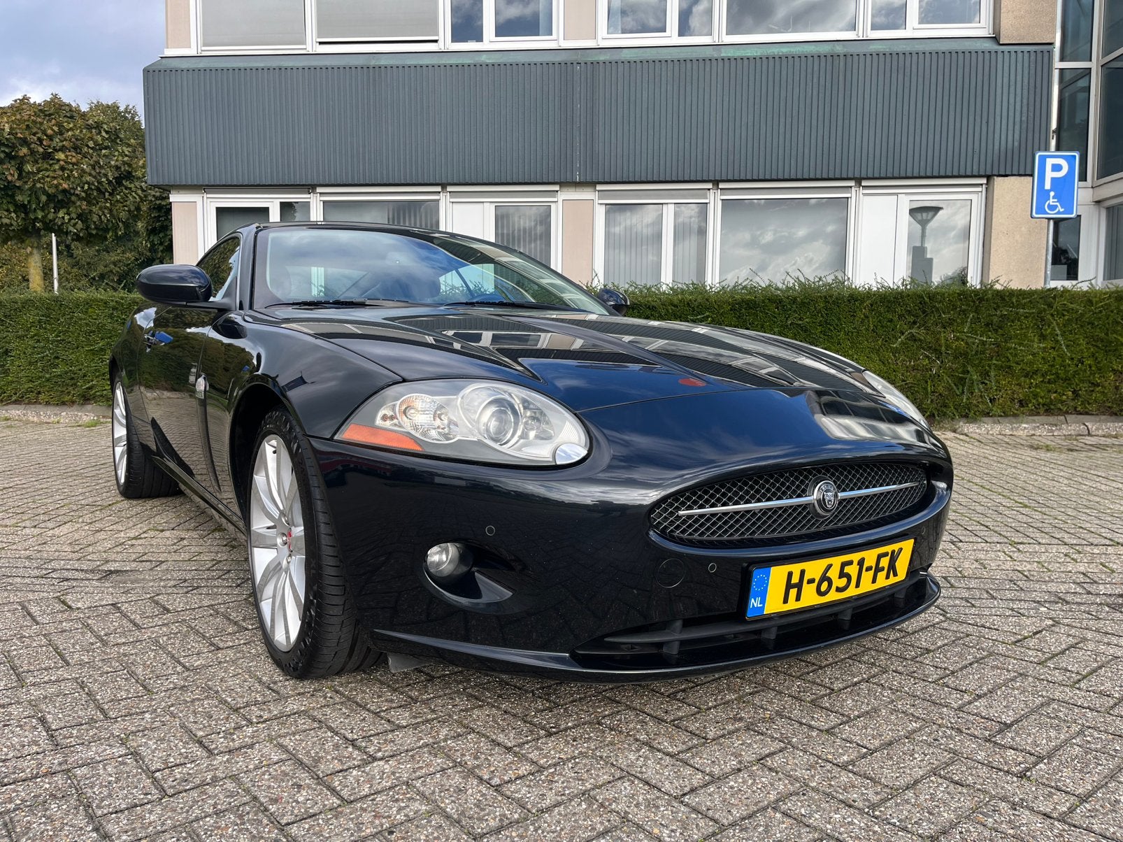 Jaguar XK 4.2 Coupe AUT 2007 Zwart "Blijvende Jongtimer", Auto's, Achterwielaandrijving, 4 stoelen, Leder, 298 pk
