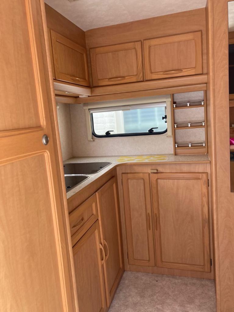 Hylander  caravan met voortent en luifel, Sterckeman, Rondzit, 5 tot 6 meter, Gascomfoor