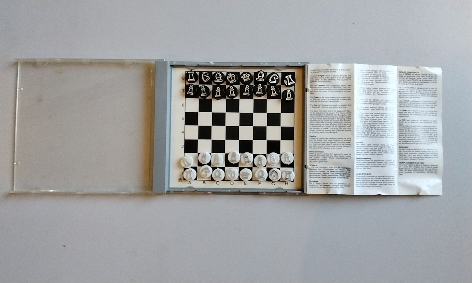 Compact Reis Schaakspel met magnetische stukken in CD-vorm, Een of twee spelers, Compact, Ophalen of Verzenden, Zo goed als nieuw