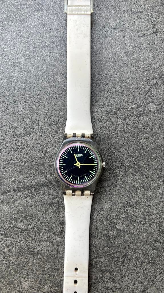 Swatch horloge. Stijvol en neutraal, Kunststof, Polshorloge, Swatch, Kunststof
