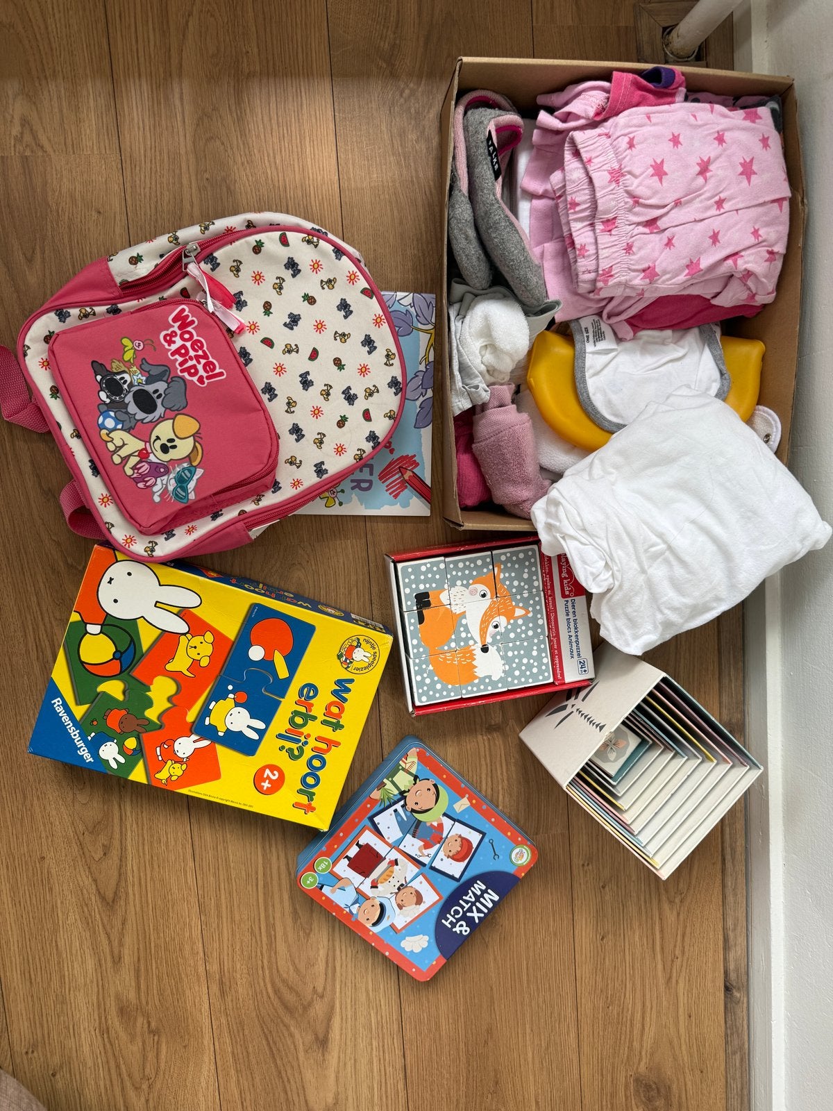 Diverse kinderspullen: rugzak, spelletjes, kleding, Ophalen, Zo goed als nieuw