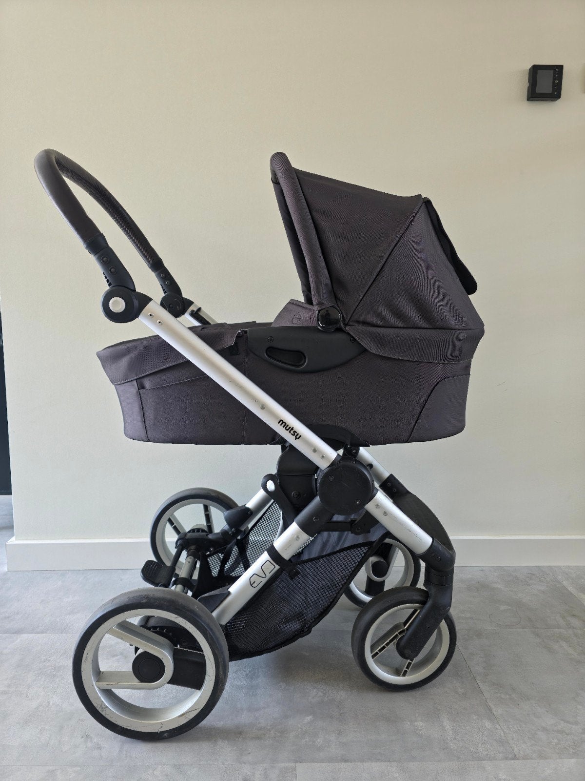 Mutsy Evo kinderwagen met reiswieg – nette staat, Ophalen, Gebruikt, Mutsy, Met reiswieg