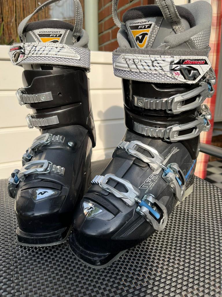 Dames Nordica Skischoenen, Sport en Fitness, Skiën en Langlaufen, Ophalen, 160 tot 180 cm, Schoenen, Zo goed als nieuw