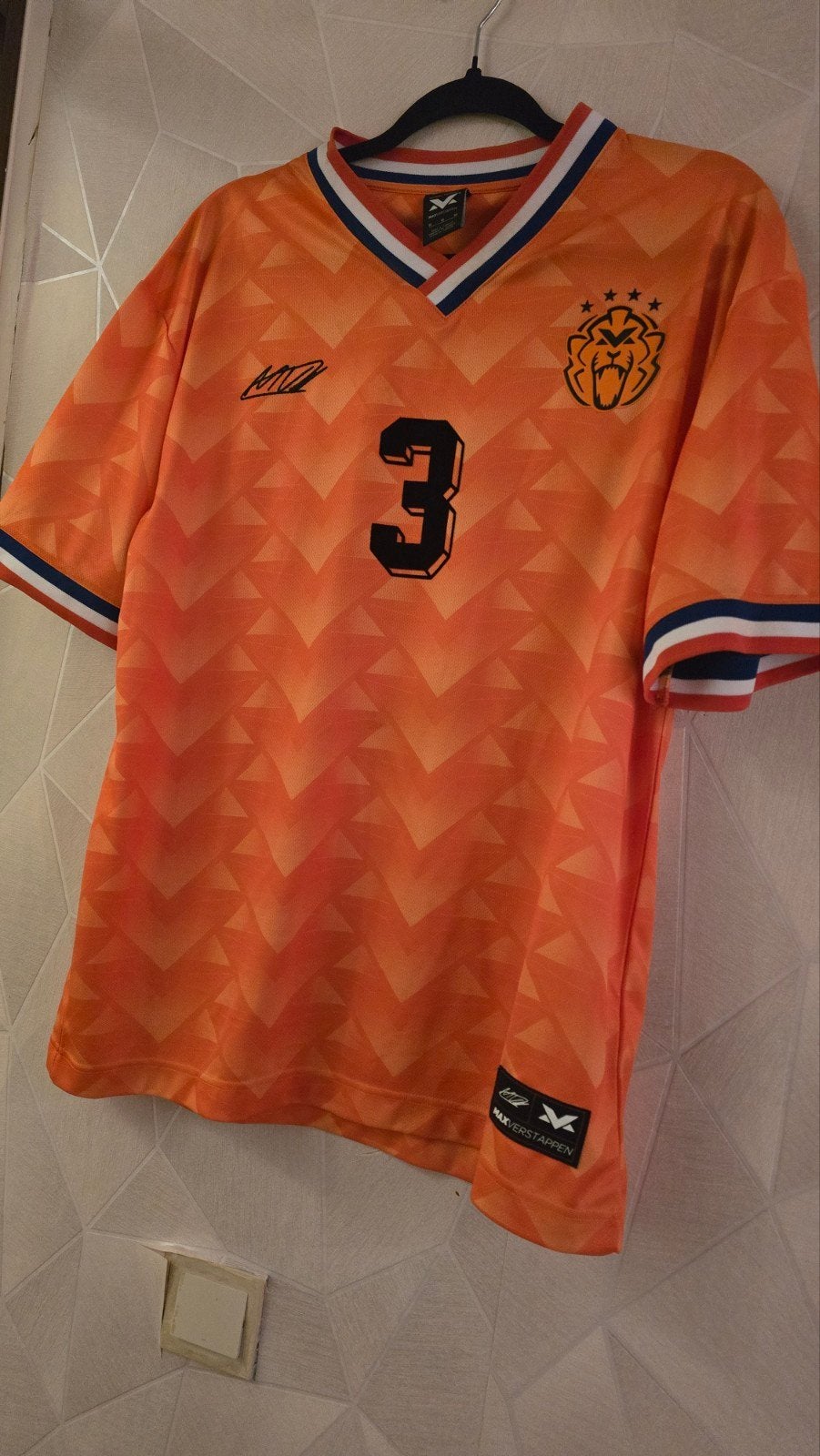 Max Verstappen Oranje Fan Shirt Maat M, Maat 48/50 (M), Nieuw, Ophalen of Verzenden, Voetbal