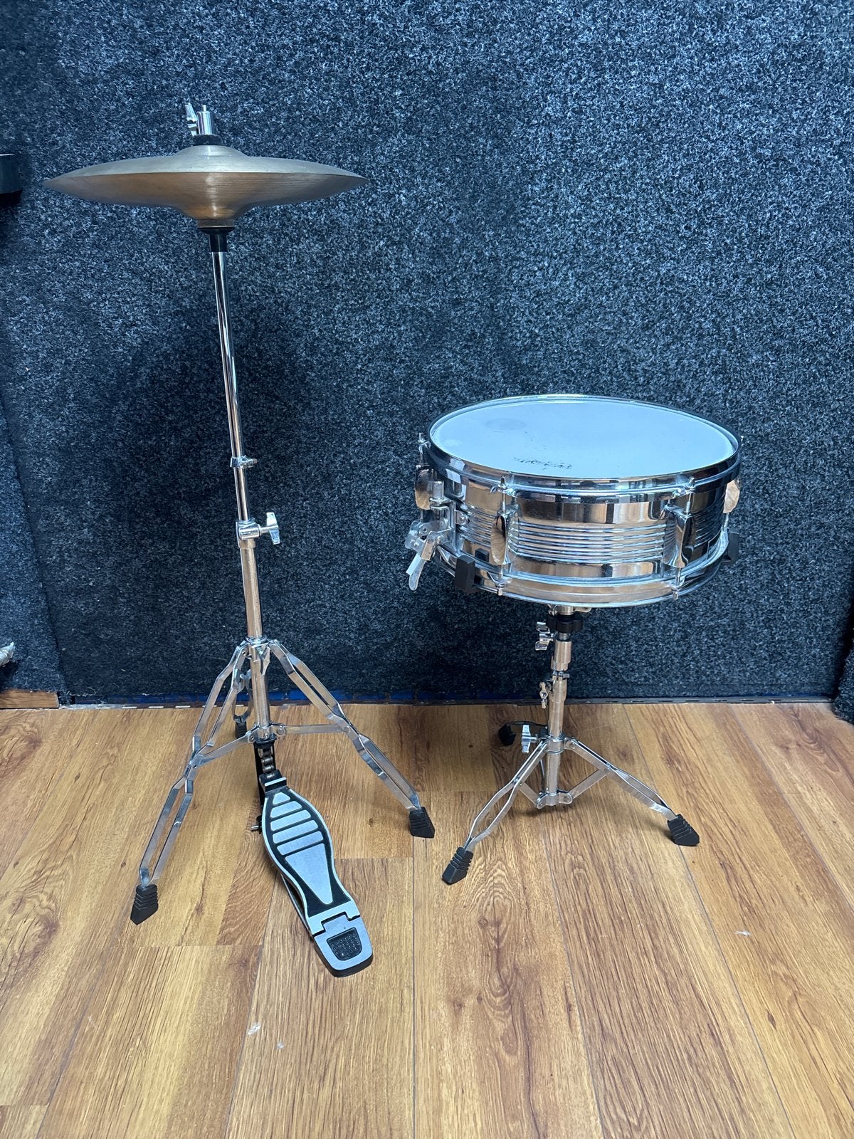 Snaredrum met Hi-Hat en pedaal, Muziek en Instrumenten, Verzenden, Gebruikt, Overige merken