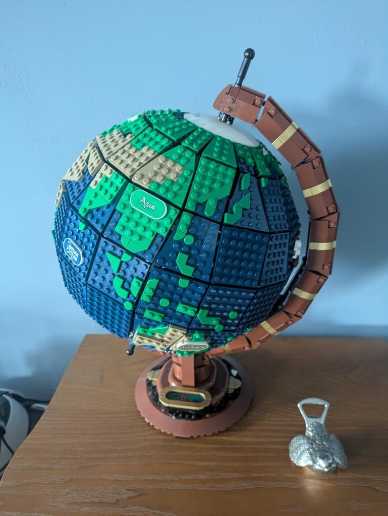 Lego Ideas 21332 De Wereldbol - 100% Compleet, Ophalen of Verzenden, Zo goed als nieuw