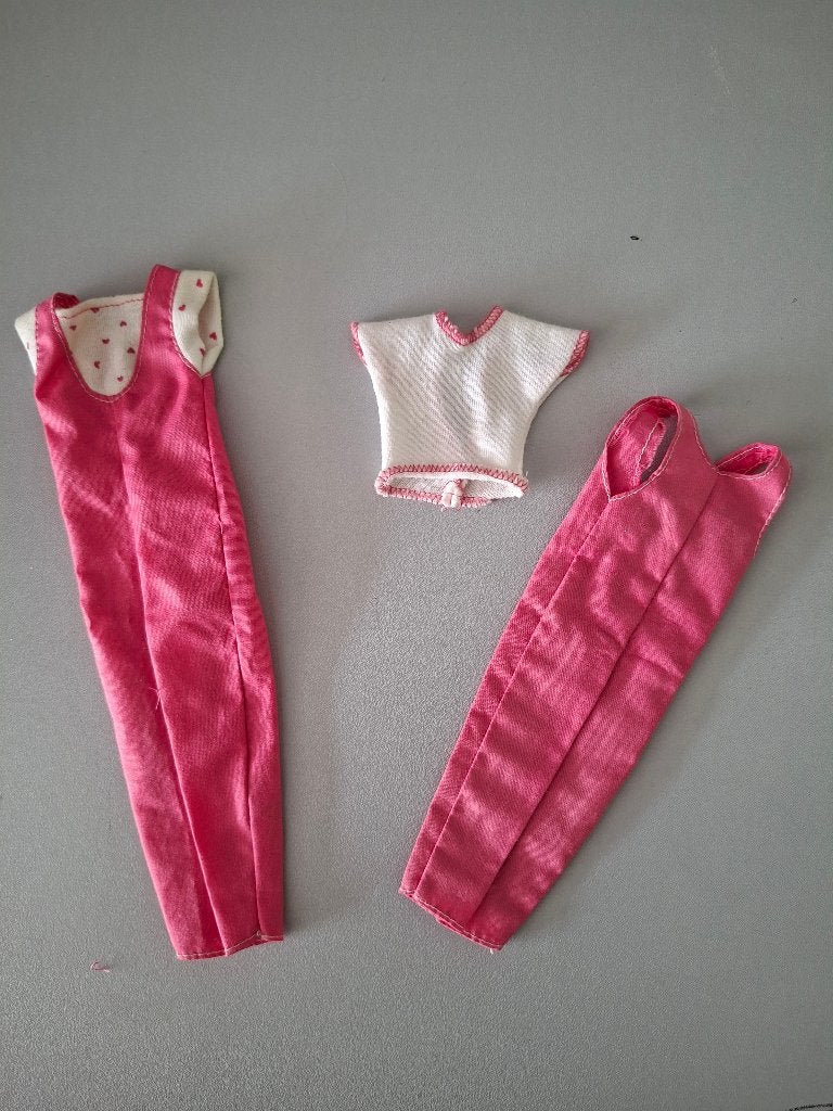 barbie +Skipper vintage roze overall fashion fun pink heart, Ophalen of Verzenden, Gebruikt, Kleertjes