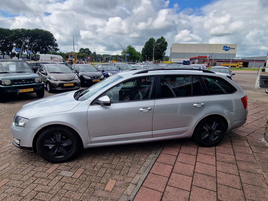 Skoda Octavia Combi 1.6 TDI Greenline Businessline - Navi -, Auto's, Skoda, Voorwielaandrijving, Euro 5, Stoelverwarming, Gebruikt