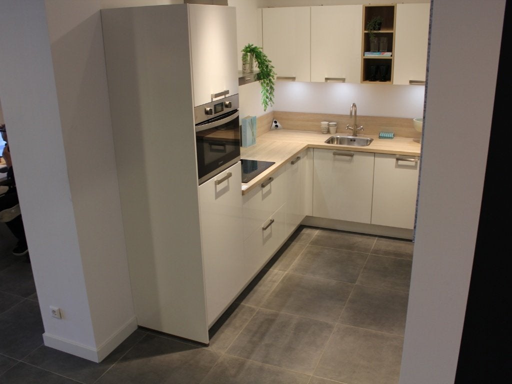 AF 5 – Nobilia Lido hoekkeuken hoogglans wit, Huis en Inrichting, Keuken | Complete keukens, Ophalen, Hoekkeuken, Nobilia-Werke J. Stickling GmbH & Co. KG