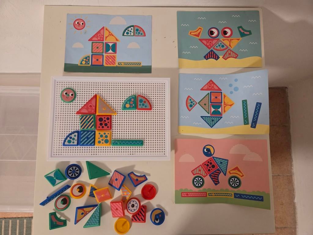 Creatief insteekspel / hammertje tik met vormen& voorbeelden, Ophalen of Verzenden, Zo goed als nieuw, Overige merken