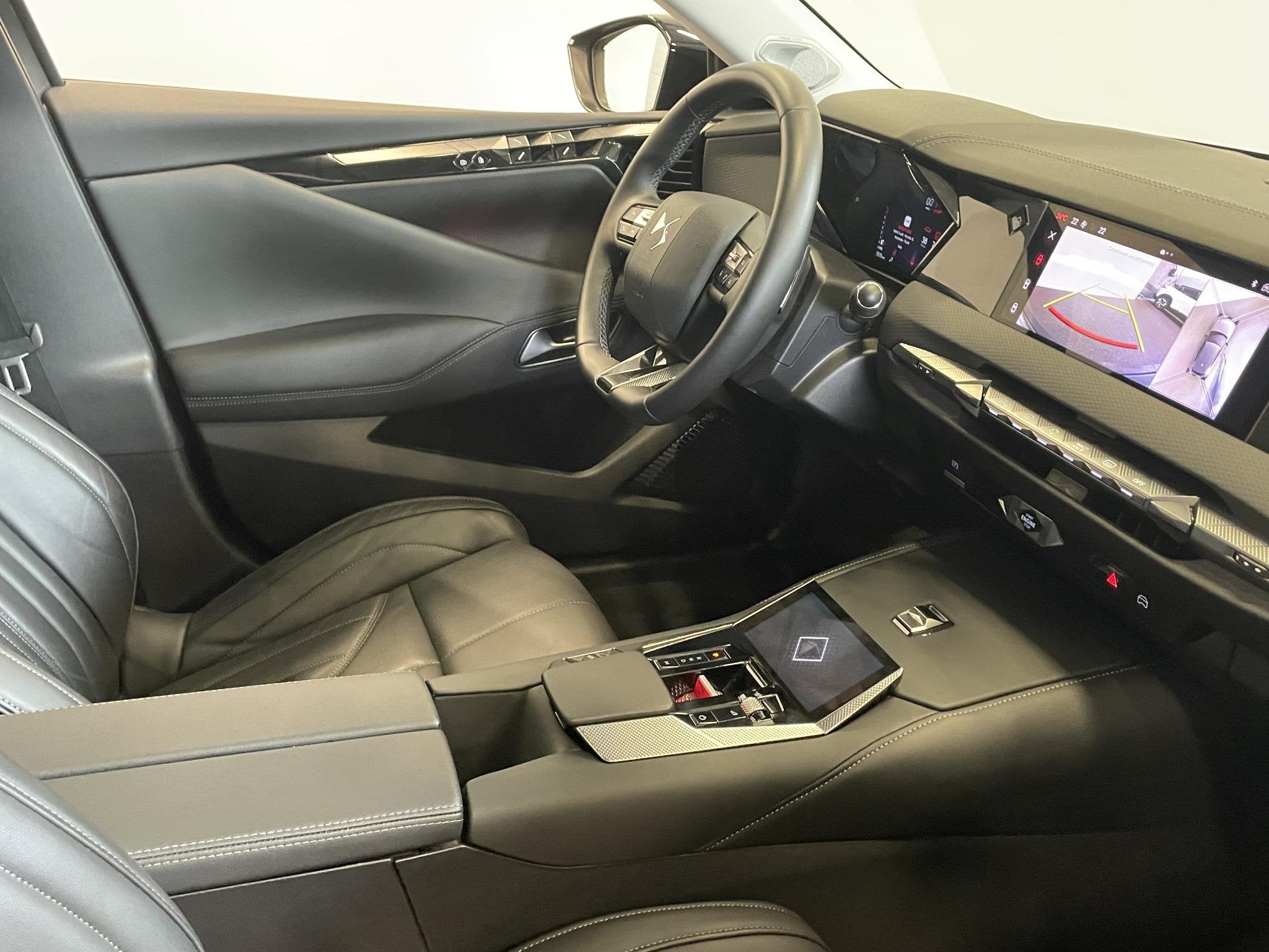 DS 4 1.2 PureTech Automaat Rivoli Cross Panoramadak Focal Au, Auto's, DS, Dealer onderhouden, Gebruikt, 1199 cc, Leder