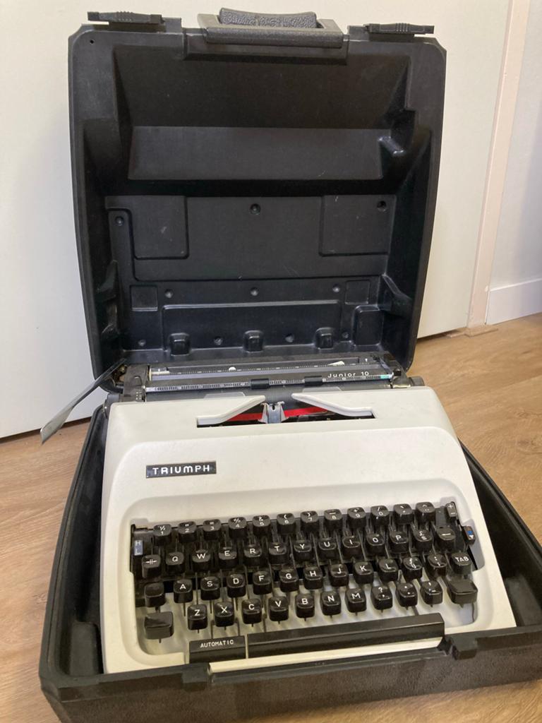 Mooie oude typemachine. Compleet met bijbehorende koffer., Diversen, Typemachines, Ophalen of Verzenden