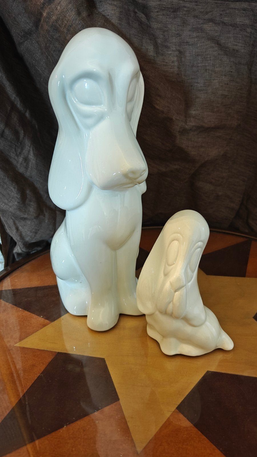 Vintage witte keramieken Droopy/Basset Hound beeldjes, Vintage, Ophalen of Verzenden, Zo goed als nieuw, Wit