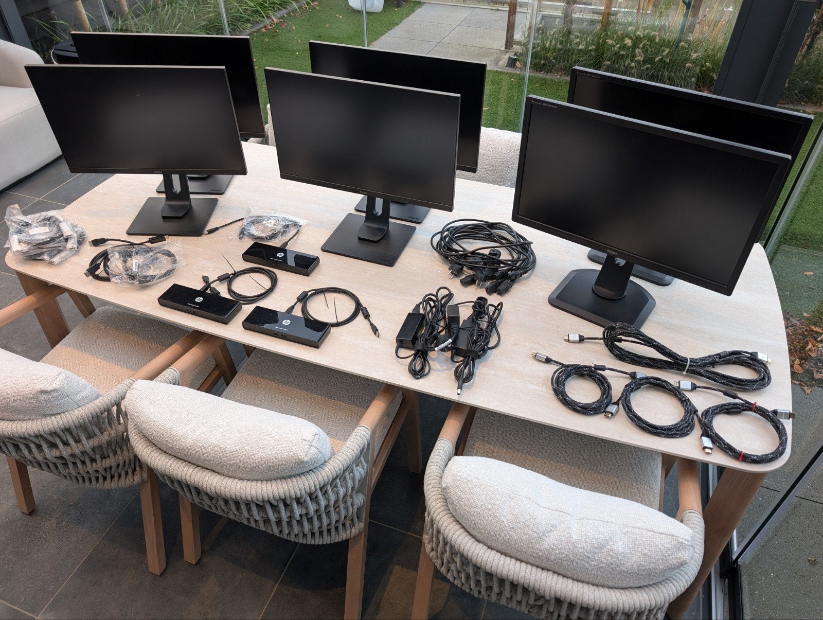 6x Iiyama ProLite 24 inch monitor met 3x HP 3005pr docking, Computers en Software, Ophalen, Iiyama ProLite, IPS, 101 t/m 150 Hz