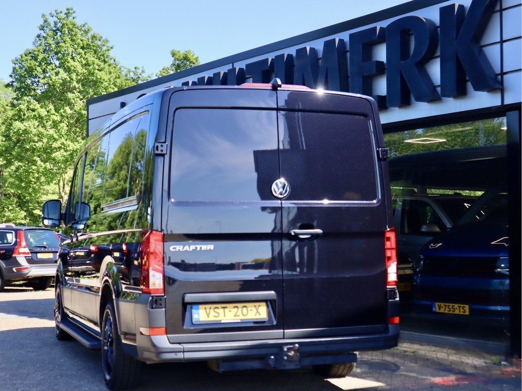 Volkswagen Crafter 30 2.0 TDI L3H2 Exclusive (bj 2023), Auto's, Gebruikt, Euro 6, 4 cilinders, Zwart