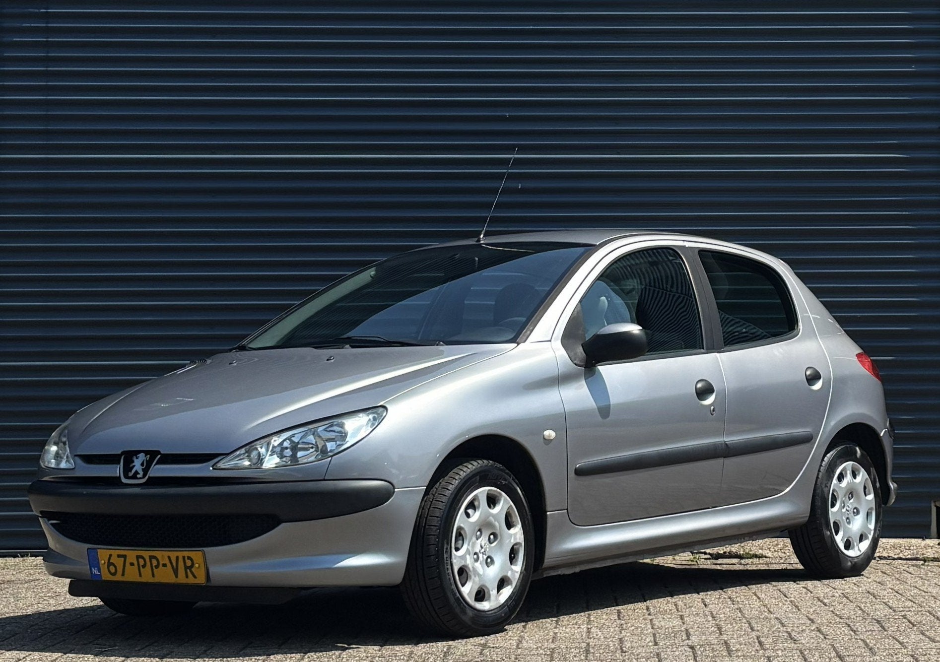 Peugeot 206 1.1 60PK 5DRS, Voorwielaandrijving, Stof, Gebruikt, 31 €/maand