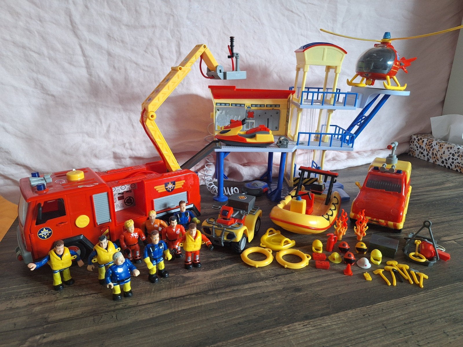 Brandweerman Sam set: voertuigen, uitvalsbasis, figuren, Ophalen of Verzenden, Gebruikt