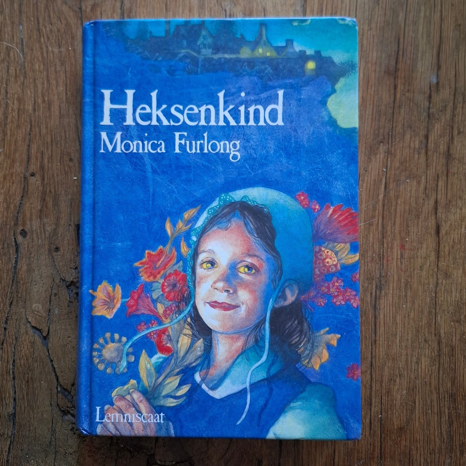 Heksenkind - Monica Furlong, Ophalen of Verzenden, Gelezen