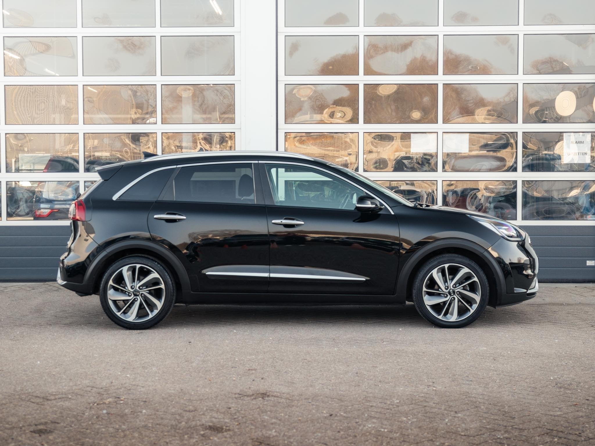 Foto 5 van Kia Niro 1.6 GDi Hybrid ExecutiveLine l lederen bekleding l